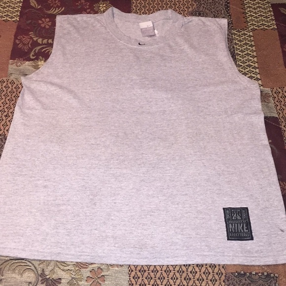 2 Nike Gray tops - Picture 5 of 8